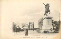 CPA Montpellier Statue de Louis XVI et Chateau d'Eau