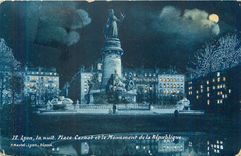 CPA 12 lyon la nuit place carnet et le manument de la republique