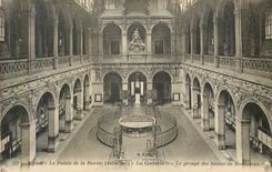 CPA 157 lyon le palais de la bourse (interieur) la corbeille le groupe des heures de bonnassieux