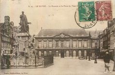CPA Le havre le museum et la place du vieux