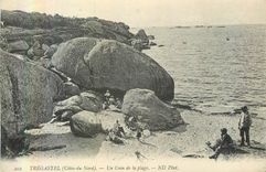 CPA Tregastel (Cotes du Nord) Un Coin de la Plage