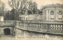 CPA Versailles Le Grand Trianon Le Saut de Loup