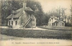CPA Versailles Hameau de Trianon Le Colombier et la Maison du Garde