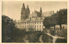 CPA Tours La Douce France Le Musee et la Cathedrale St Gatien
