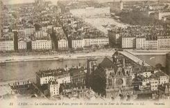 CPA Lyon La Cathedrale et la Place Prises de l'Ascenseur de la Tour de Tourviere