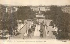CPA Lyon La Place Cornot et le Monument de la Republique Tramway