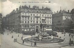 CPA Lyon Place des Jacobins Tramway