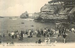 CPA Biarritz Les Bains du Port Vieux et le Rocher de la Vierge