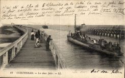 Ouistreham CPA the two piers (boat)