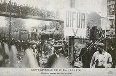 REPRO Greve Generale des Chemins de Fer Grevistes venant d'arreter un train