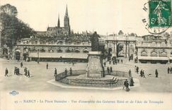 CPA Nancy la Place Stanislas Vue d'ensemble des Galeries Here et de l'Arc de triomphe