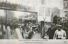 REPRO Greve Generale des Chemins de Fer Grevistes Venant d'Arreter un Train