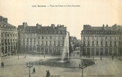 CPA Rennes Place du Palais et la Rue Bourbon