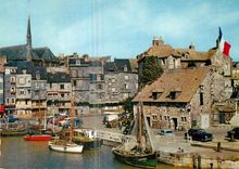 CPM Honfleur (Calvados) En Normandie Les Quais et la Lieutenance Bateaux de epche