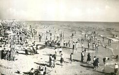 CPM St Jean de Monts La Plage a l'heure du bain