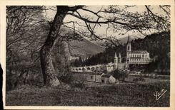 Lourdes - the Basilica - CPA