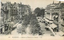 CPA Biarritz Avenue et Place de la Liberte 