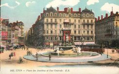 CPA Lyon Place des Jacobins et Rue Centrale  Tramway