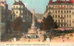 CPA Lyon Place de la Republique et Monument Carnot 