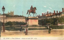CPA Lyon Place Bellecour Statue de Louis XIV 
