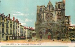 CPA Lyon Place et Cathedrale Saint Jean 