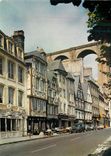 CPM Morlaix Finistere Maisons a colombages au pied du viaduc 