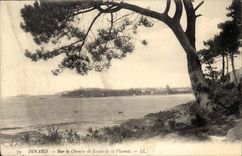 Dinard CPA Sur el chemin de ronde de la Vicomte
