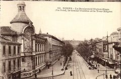 Nimes CPA die Prachtstrasse Victor Hugo (an der Unterseite das grosse Theater und der Magne Aufsatz)