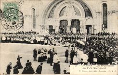 Lourdes CPA the procession of the TS Sacrement
