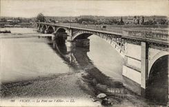 Vichy CPA the bridge on Allier
