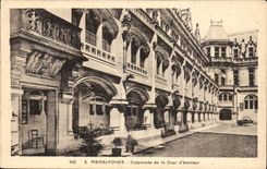 Chateau de Pierrefonds CPA Colonnade de la cour d'honneur