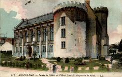 Angouleme CPA Facade de l'hotel de ville et la tour de MArguerite de Valois