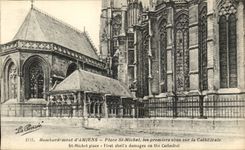 Amiens CPA Places St Michel the first shells on the cathedral