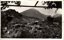 Castellane CPA Seen on the city and the valley of the Verdon