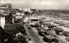 Arcachon CPA Promenade du bord de mer et la plage