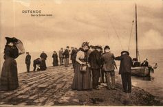 Belgie Belgium Ostend CPA On the breeze blade