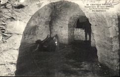 Castle Underground Thierry CPA of the old castle the well and the staircase of the oubliettes