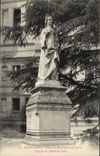 Angouleme CPA Statue de Marguerite de Valois (square de l'hotel de ville)