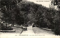 Puy de Dome- Chatelguyon-Une gone in the top of the Park - CPA