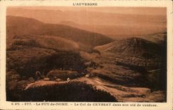 Puy de Dome it Collar of Ceyssat in its nest of greenery-CPA