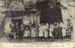 Soissons - Caves and Careers of Soissonnais being used as shelters to the refugees of the area - War 1914 15 - CPA