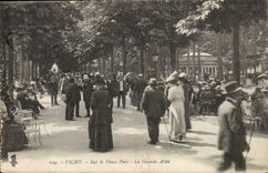 Vichy CPA On the old park the large alley