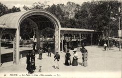 Vichy CPA the park a shady walk