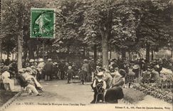 Vichy CPA During the music in the old park