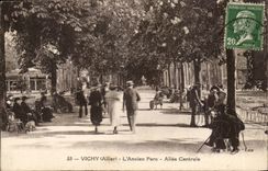 Vichy CPA the old park Allee central