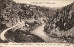 The throats of Sioule has Chouvigny CPA Vue on the Armand rock and the old castle