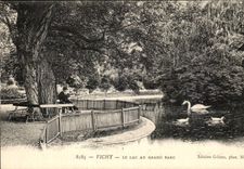 Vichy CPA the lake with the large park