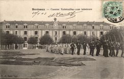 Bordeaux - Barracks Xaintrailes court interior - militaria - CPA
