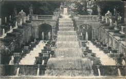 Saint Cloud CPA Grandes eaux La cascade
