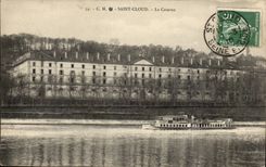 Saint Cloud CPA La caserne (peniche bateau)